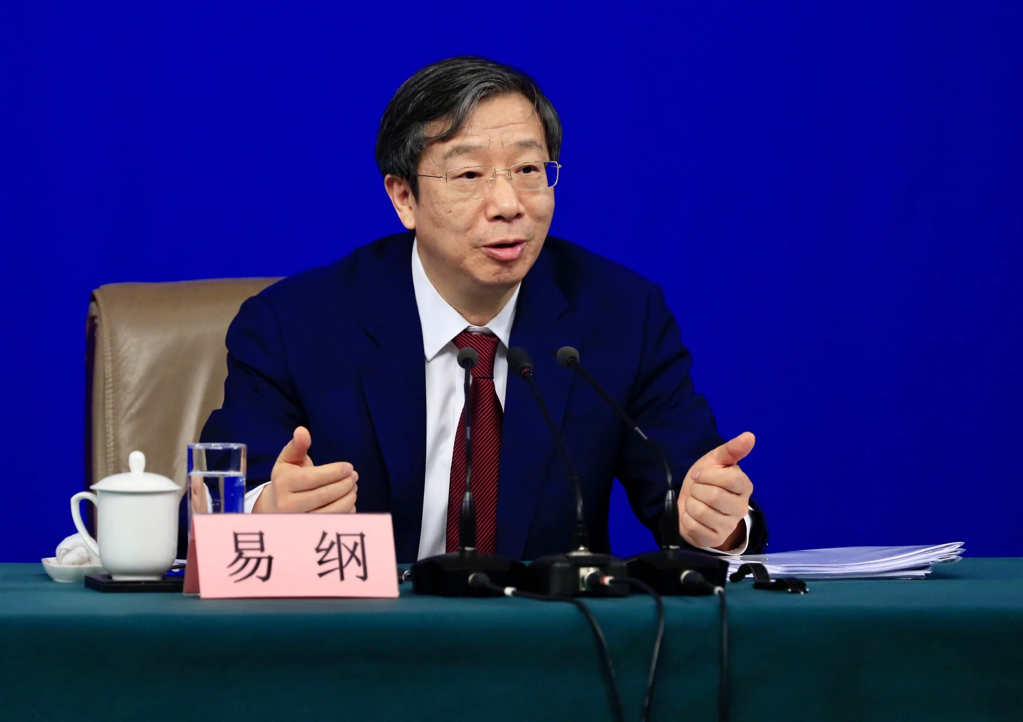 易纲连任中国人民银行行长