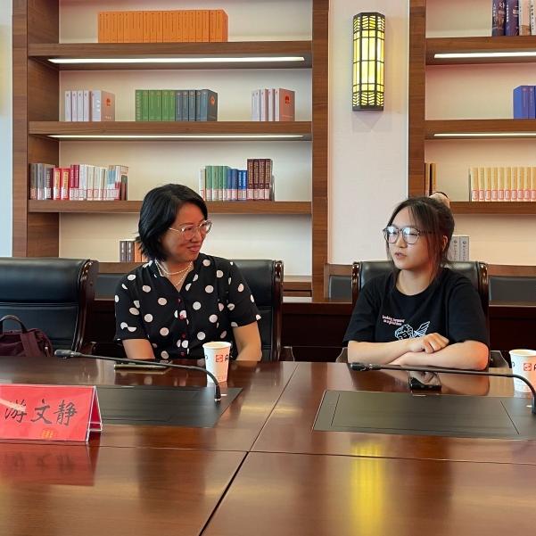 京口法院召开江苏大学法学院实习生交流座谈会