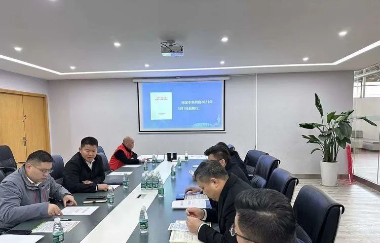 历城区港沟街道走进银座汽贸开展垃圾分类条例主题宣讲活动