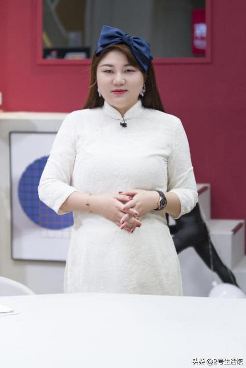 2004年,年仅19岁的杨天真,拿着父母给她留学的18万