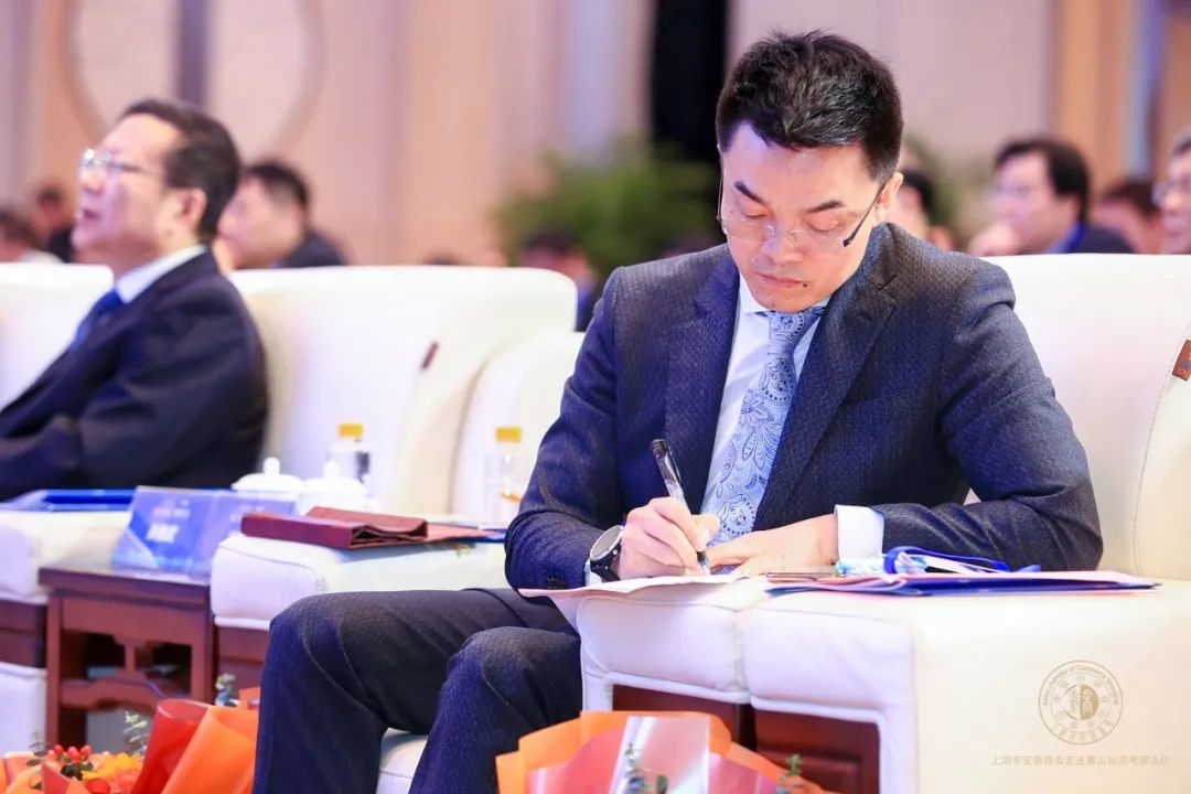 第二届黄山发展大会召开 洪清华被聘为黄山市发展顾问