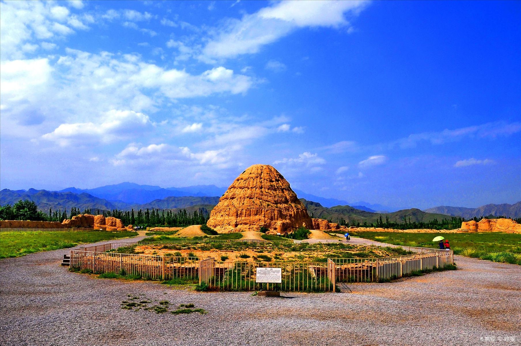 寧夏銀川旅遊景點介紹:鼓樓,錢塘江溼地公園,西夏王陵,等