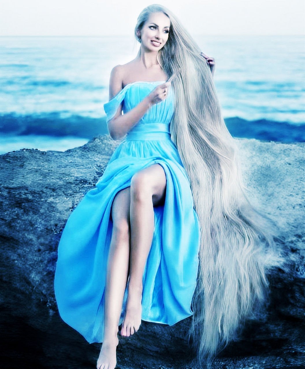 她被称为"真正的长发公主". alina说她从5岁起就开始留头发了.