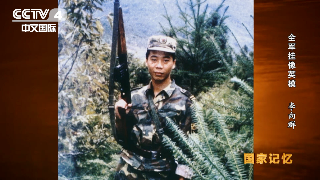 高烧40度,三次带病冲上大堤的他牺牲后,父亲换上军装冲上前线!