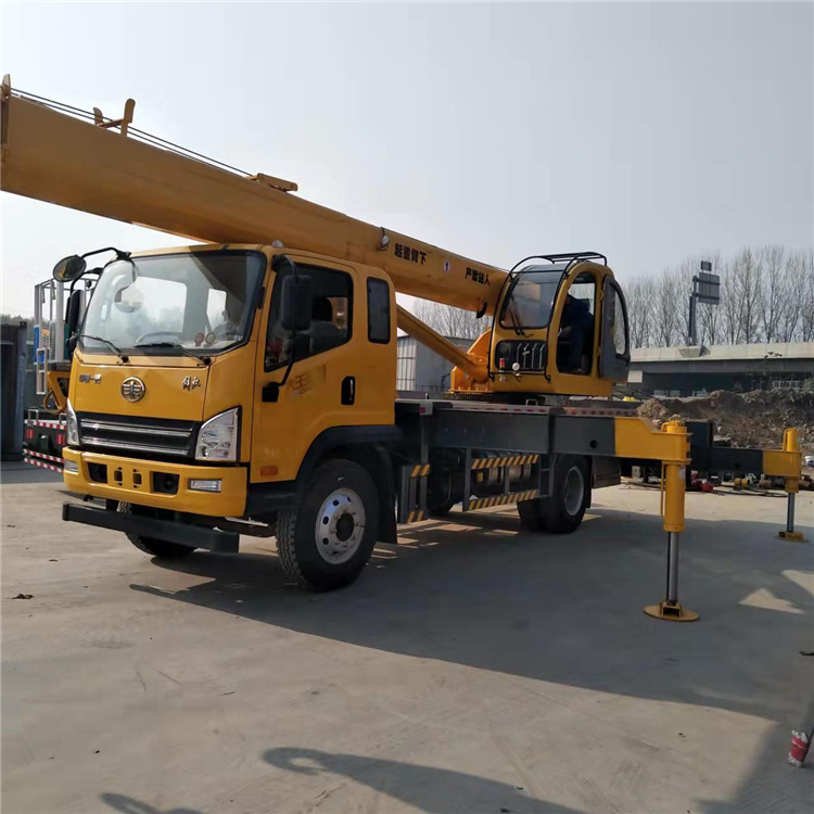 园林建筑用12吨解放吊车