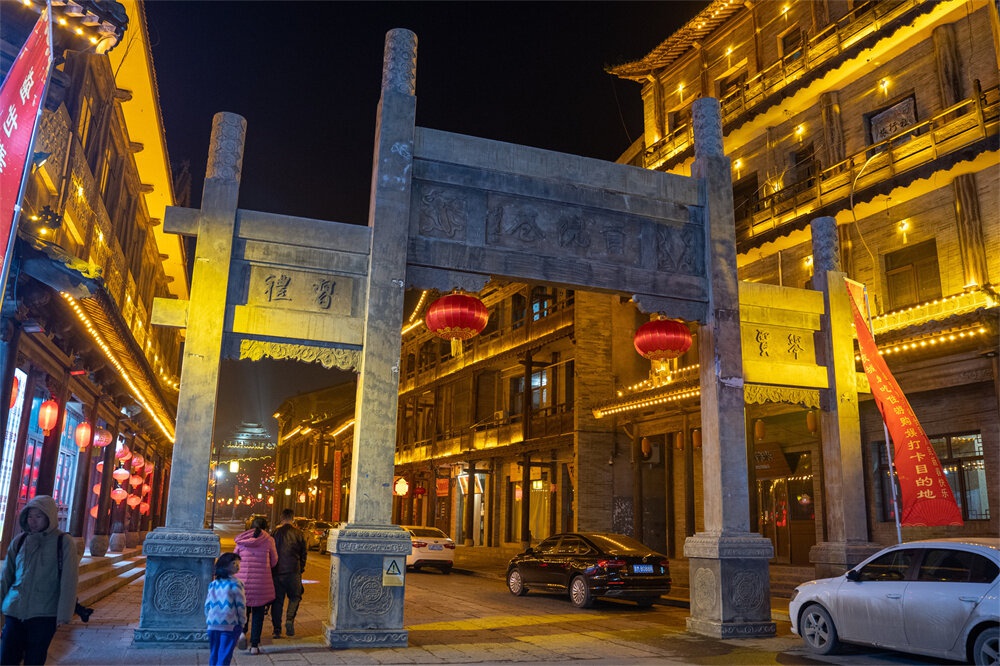 新绛夜景美如画 灯光璀璨过新年