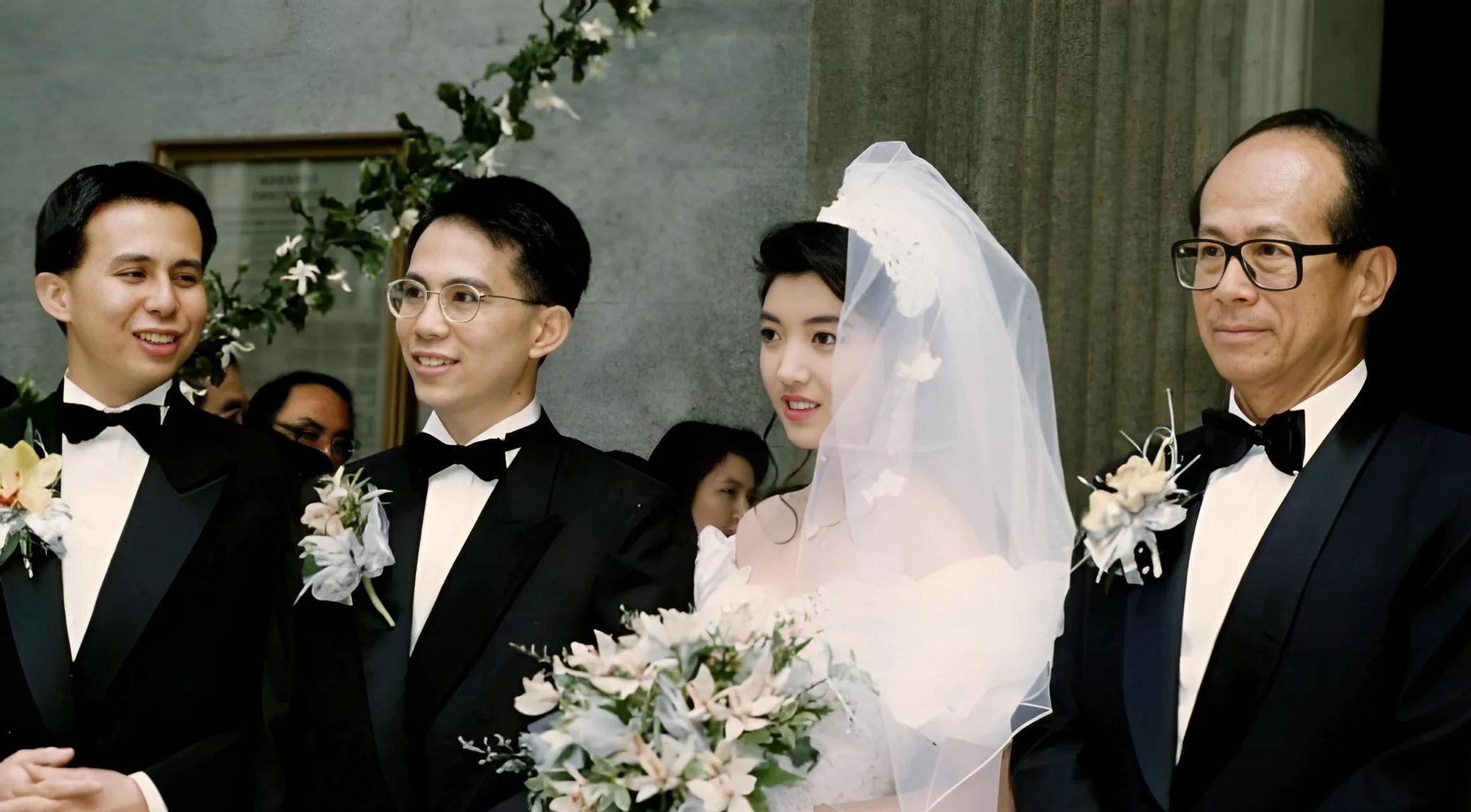 当时,王俪桥真的很娇憨  在婚宴上,记者采访了,问她打算为李家生几个