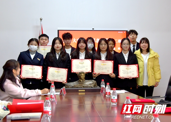 吉首大学张家界校区:10名大学生获1万元无偿献血爱心助学金