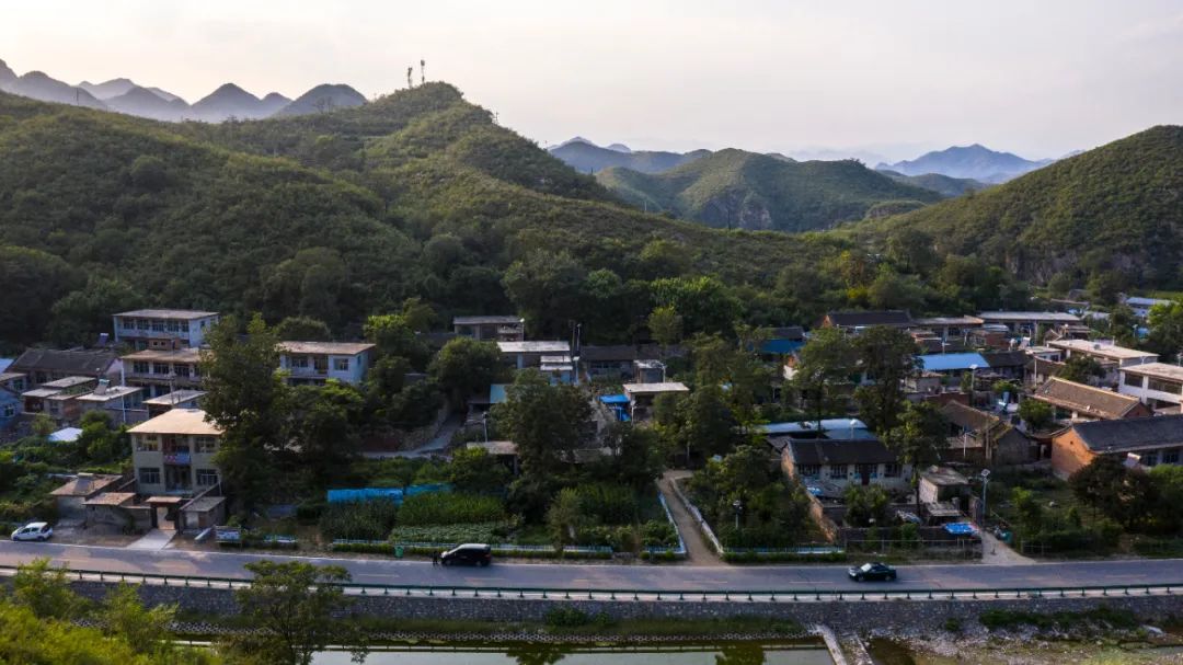 爱易县,看易县山水相依的醉美天路!