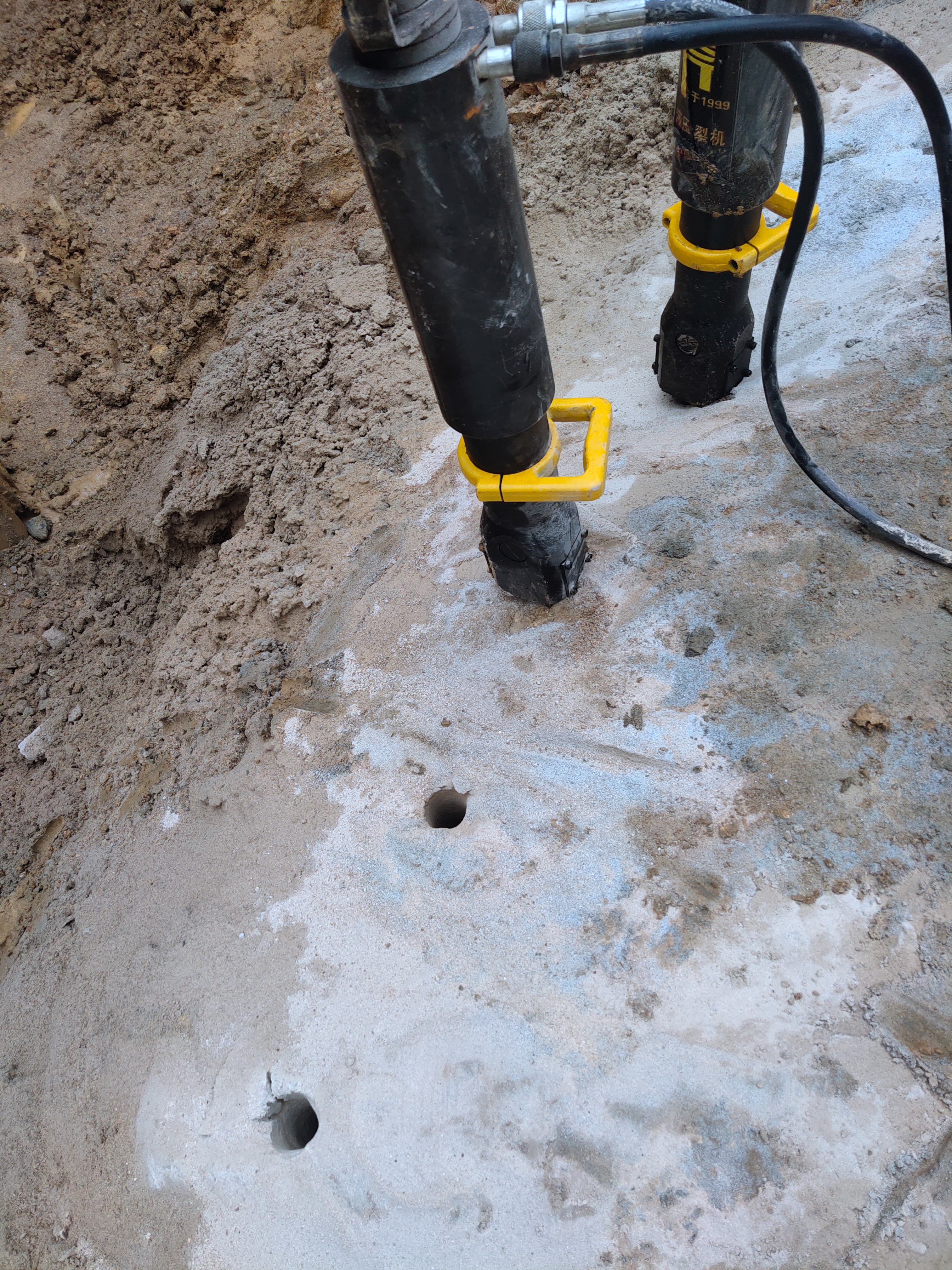 土石方分裂硬石头劈裂机