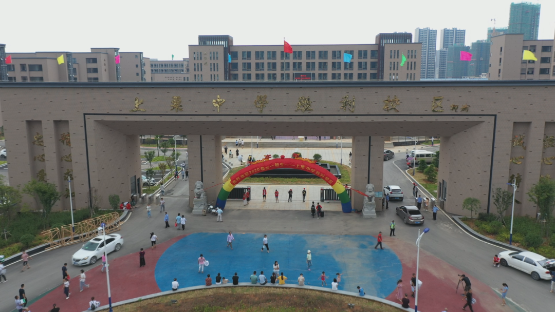 上栗中学胜利校区正式投入使用,迎2700名新生报到