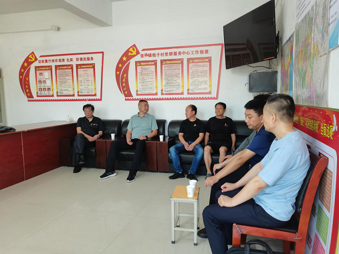 市民政局副局长倪建杰深入定点帮扶的宜阳县张坞镇程子村调研
