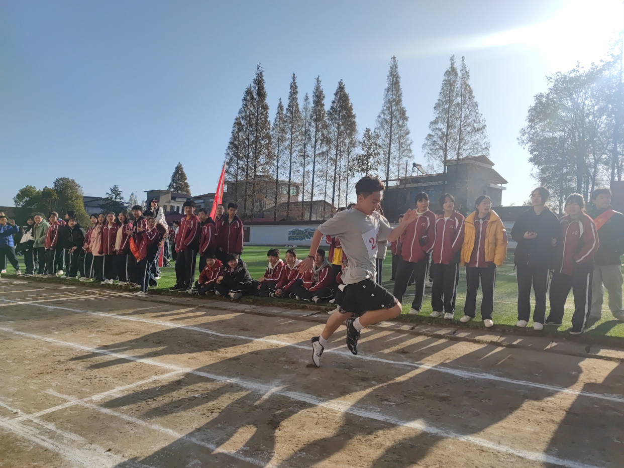 运动展风采 拼搏造辉煌——安乡三中下学期阳光体育田径运动会