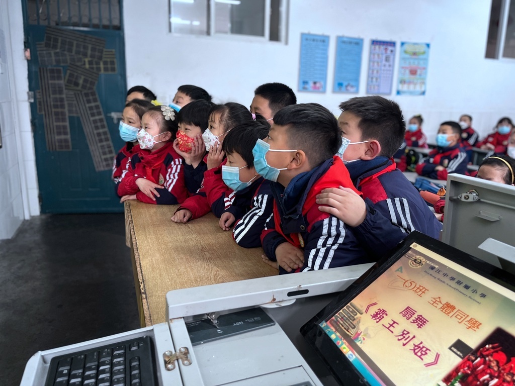 广元北街小学云端观艺术盛宴 姊妹话一往情深