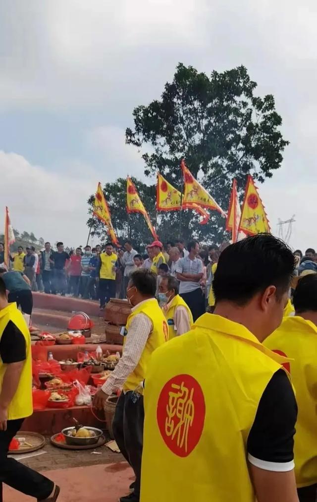 广西通天蜡烛坟图片