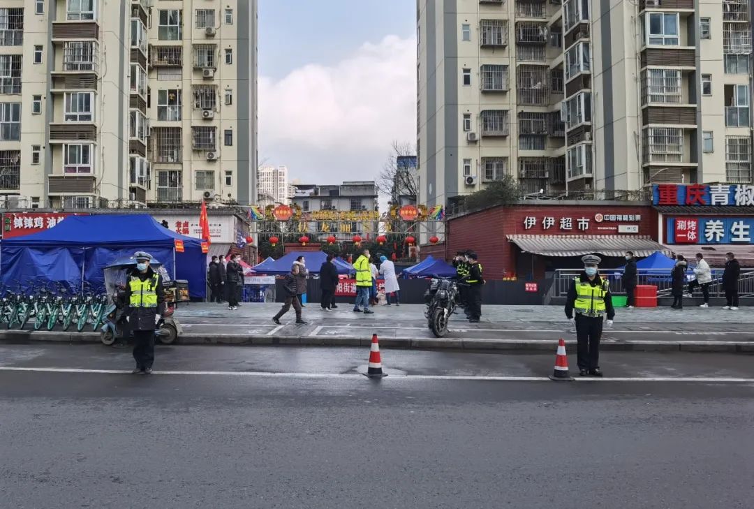 成都天府新区公安防疫与服务两手抓安全与便民两不误
