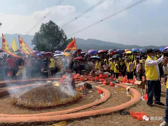 广西通天蜡烛坟图片