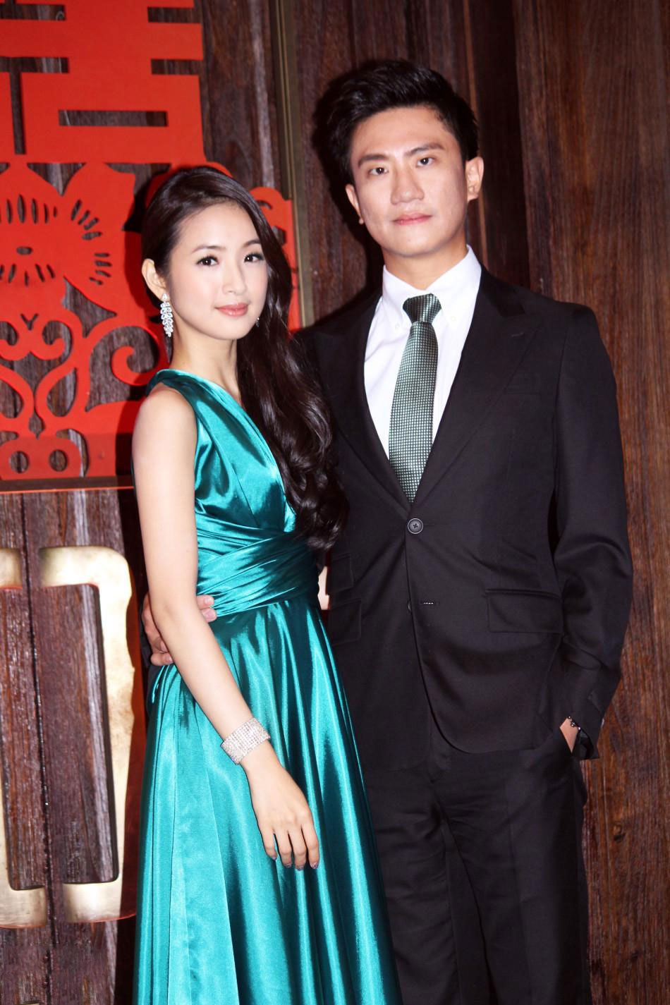 林依晨与老公罕见同框,打扮低调支持好友演唱会,力破婚变传闻