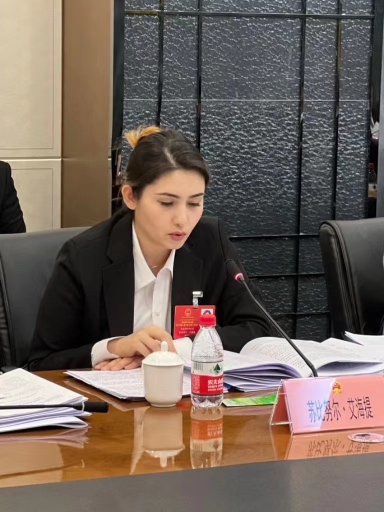 新疆人大代表苏比努尔·艾海提:巾帼绽芳华 普通女孩的化工梦