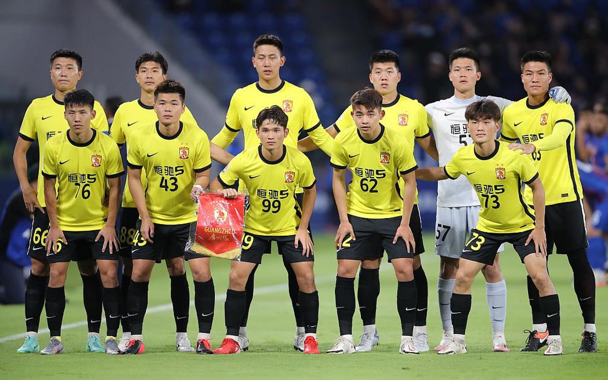 有足球记者透露广州队仍在正常运营,全队希望退还4亿元的调节费度过