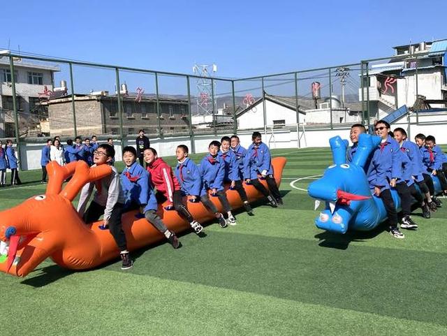 会泽县东风小学举行民族趣味运动会