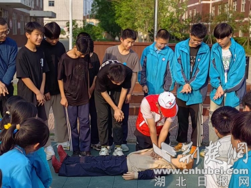 襄城区法龙中学开展安全教育活动