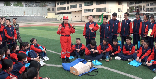 阳泉市人防办走进实验中学进行防空防灾知识宣传