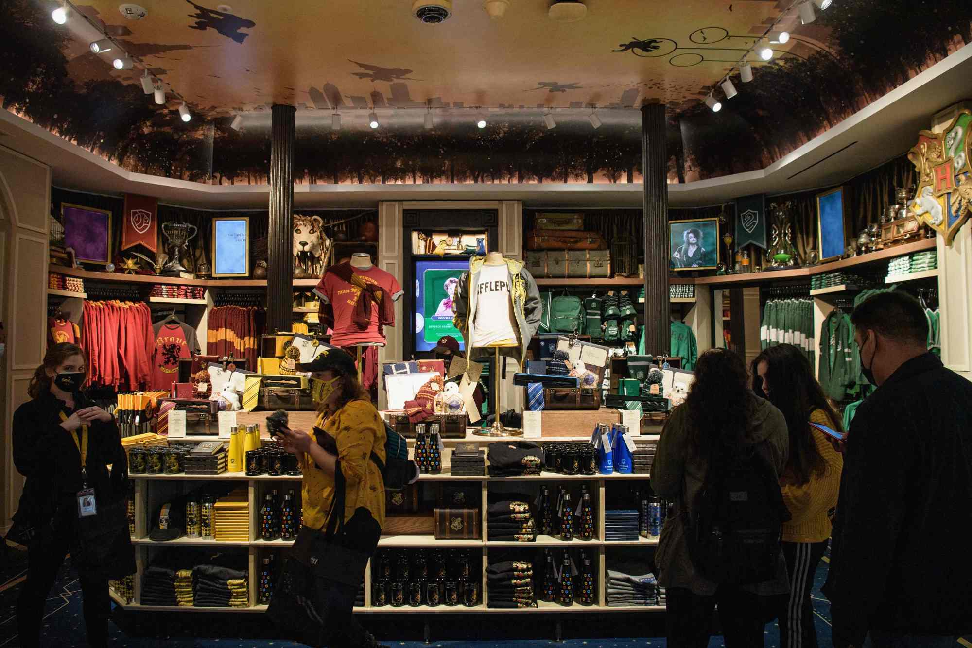 (2)全球最大哈利·波特主题商店在纽约开业