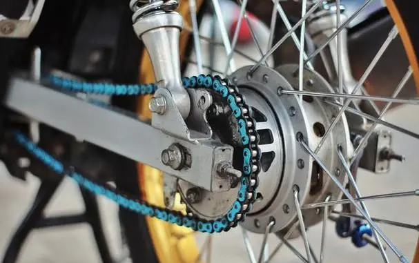 变速自行车链条如何调紧?