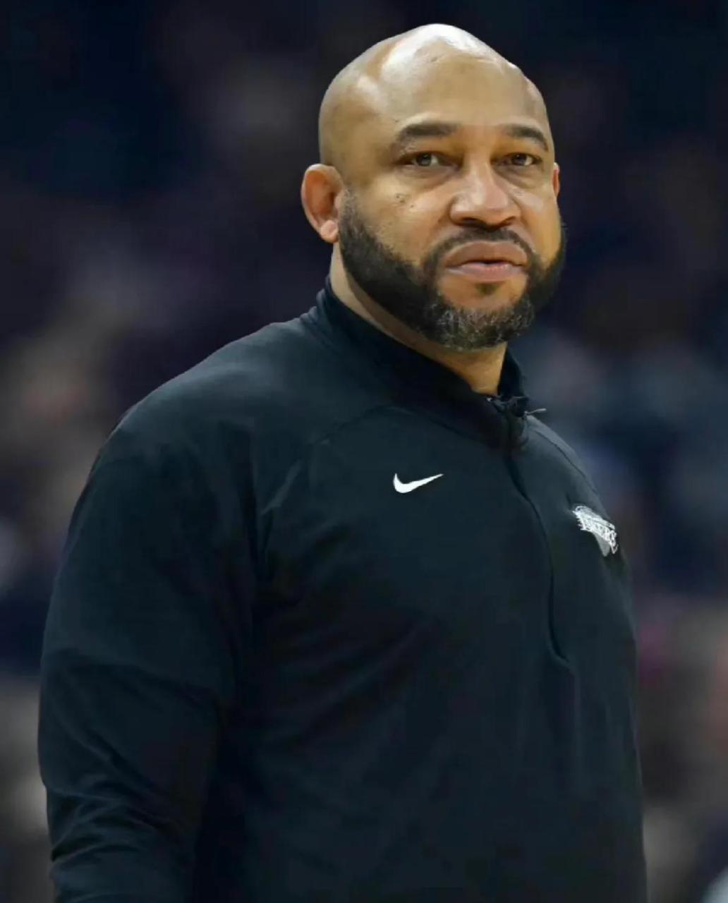 在最佳主教练的评选中,国王队主教练麦克-布朗获得全部100张第一的