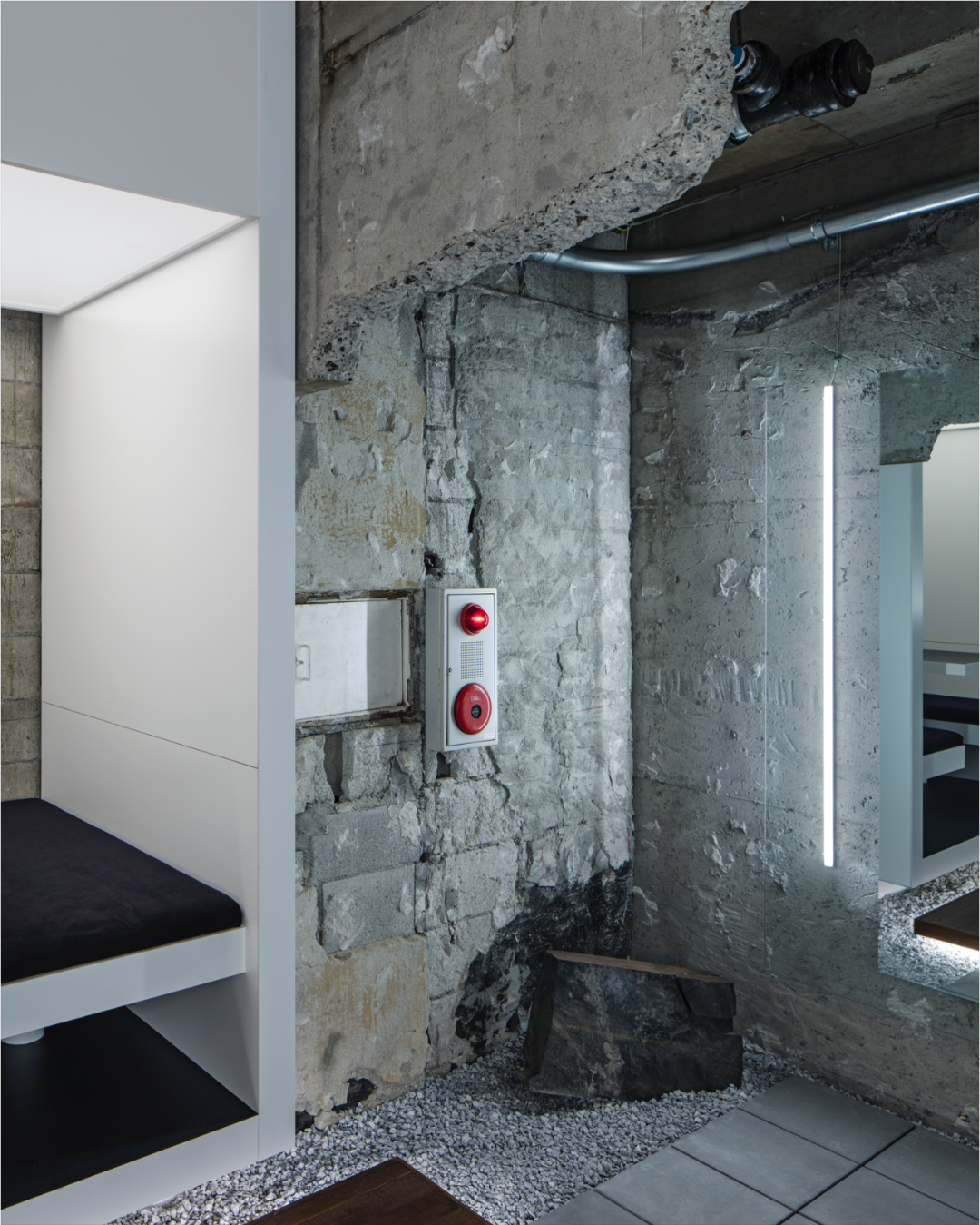 顶级手表集合店askwatch新店设计,设计采用废土美学