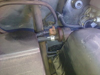 碳罐电磁阀发出异响如何解决?