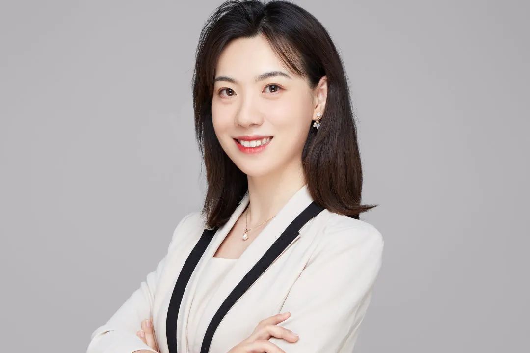 刘媛:毕业于华中科技大学哲学系,主攻伦理学专业.