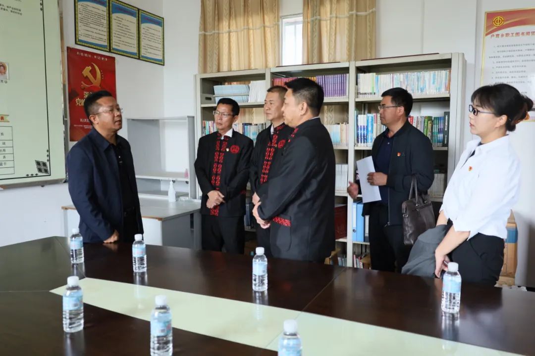 德宏州人大常委会主任李正环到瑞丽调研乡村振兴工作