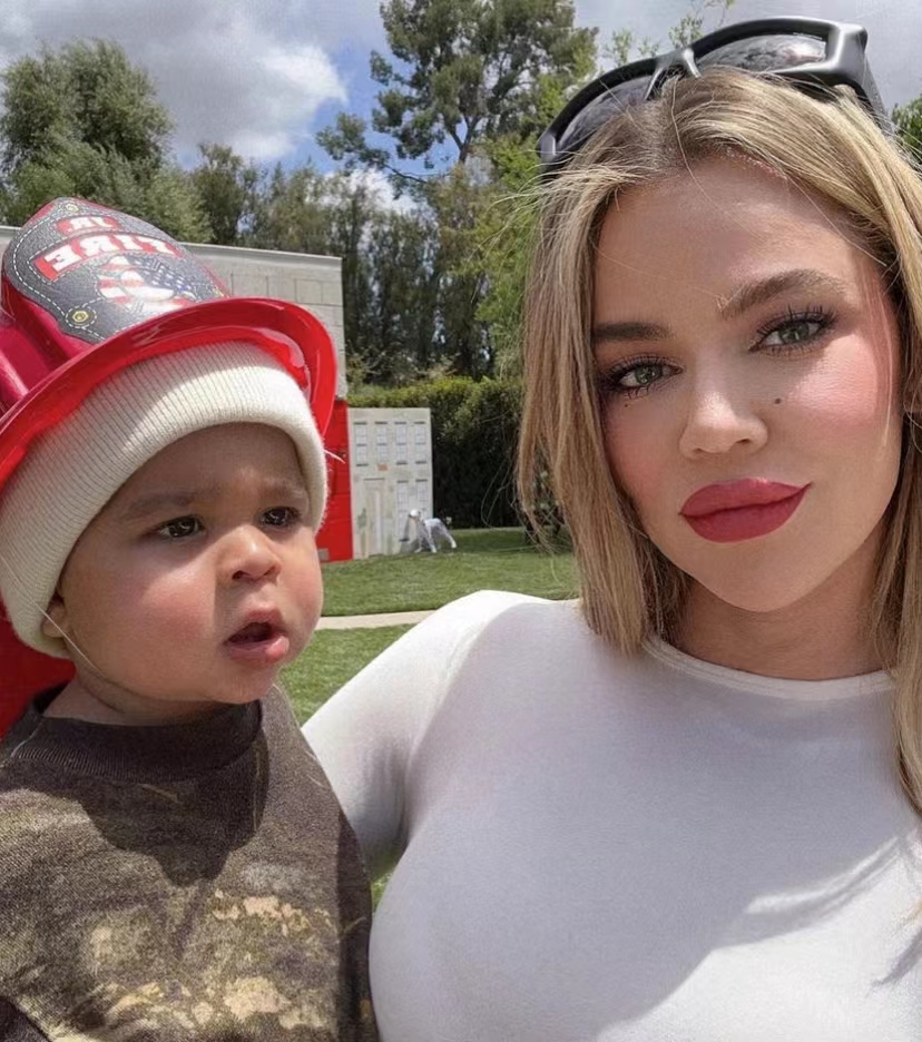 卡戴珊社交圈强,连续和c罗梅西接触,看不上nba,进军足球圈?