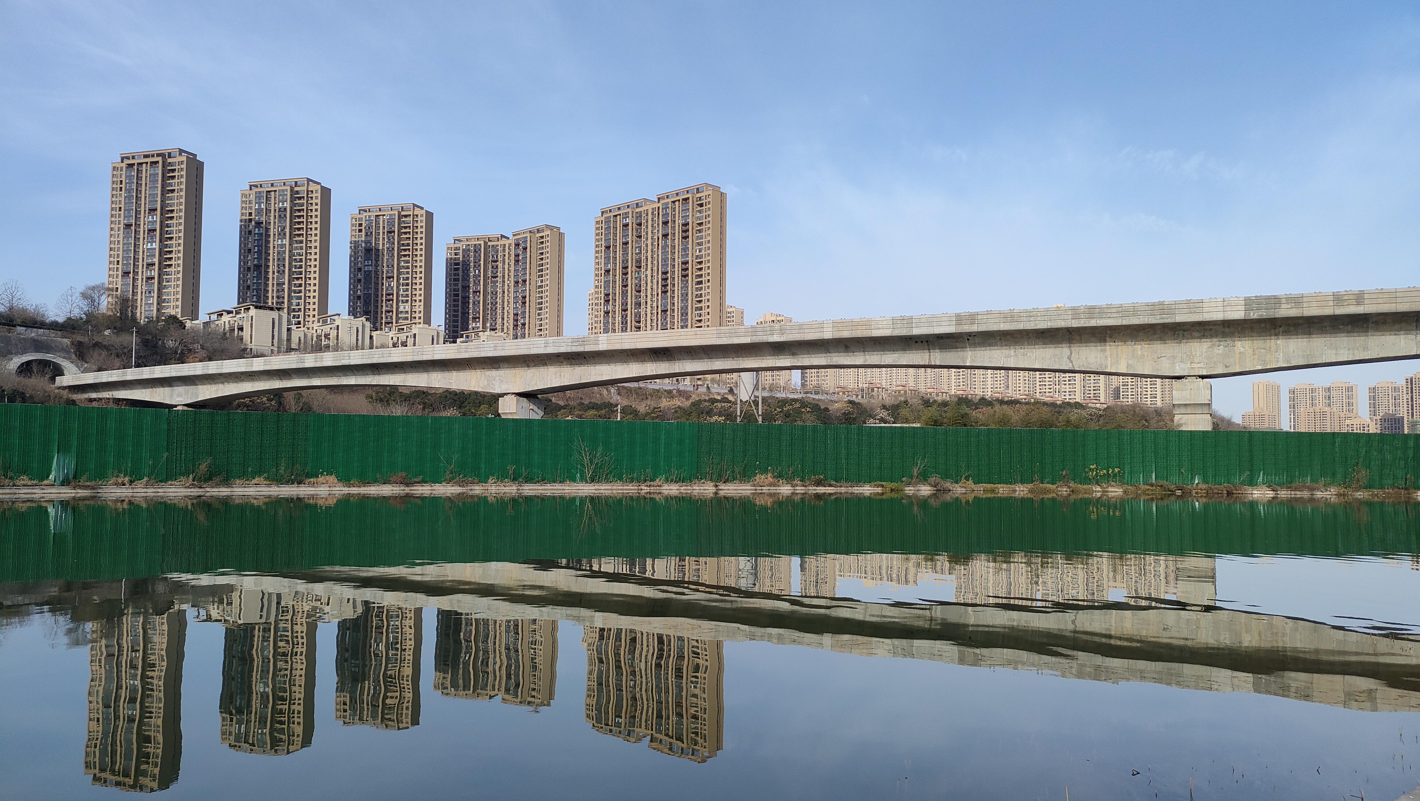 西安地铁五号线雁鸣湖图片