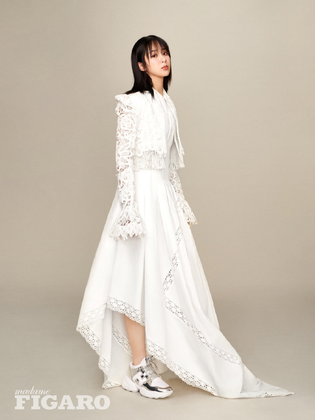 杨紫登封《madame figaro世界》六月刊曝光 文艺少女展现独一无二的