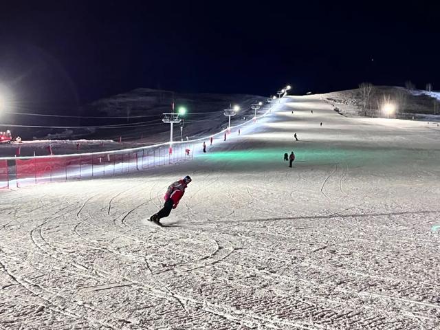 穿越冰雪—冬季凤凰山滑雪场游玩攻略