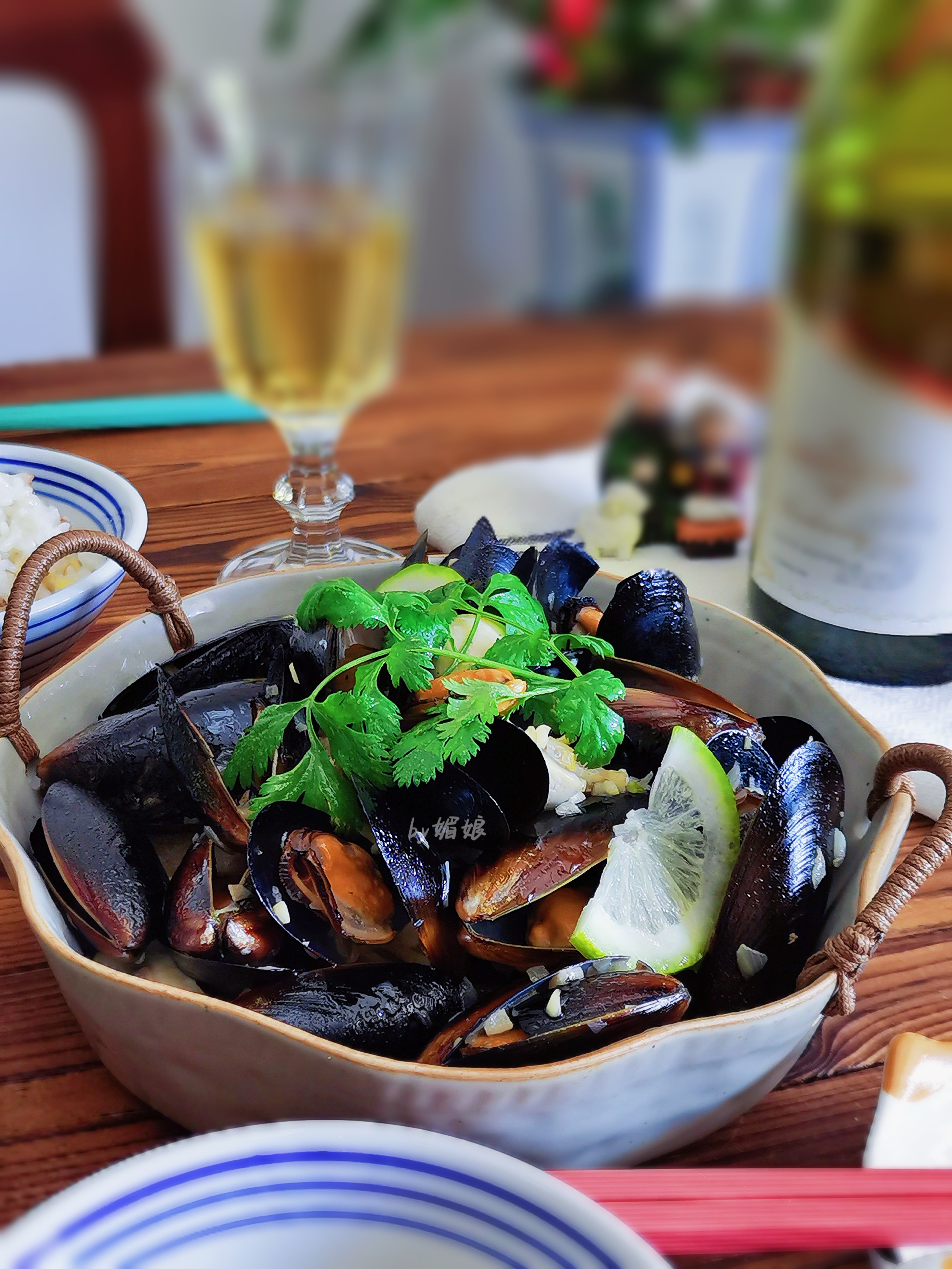 贻贝和鲜蘑菇简单一煮,鲜香清爽有层次,耐回味