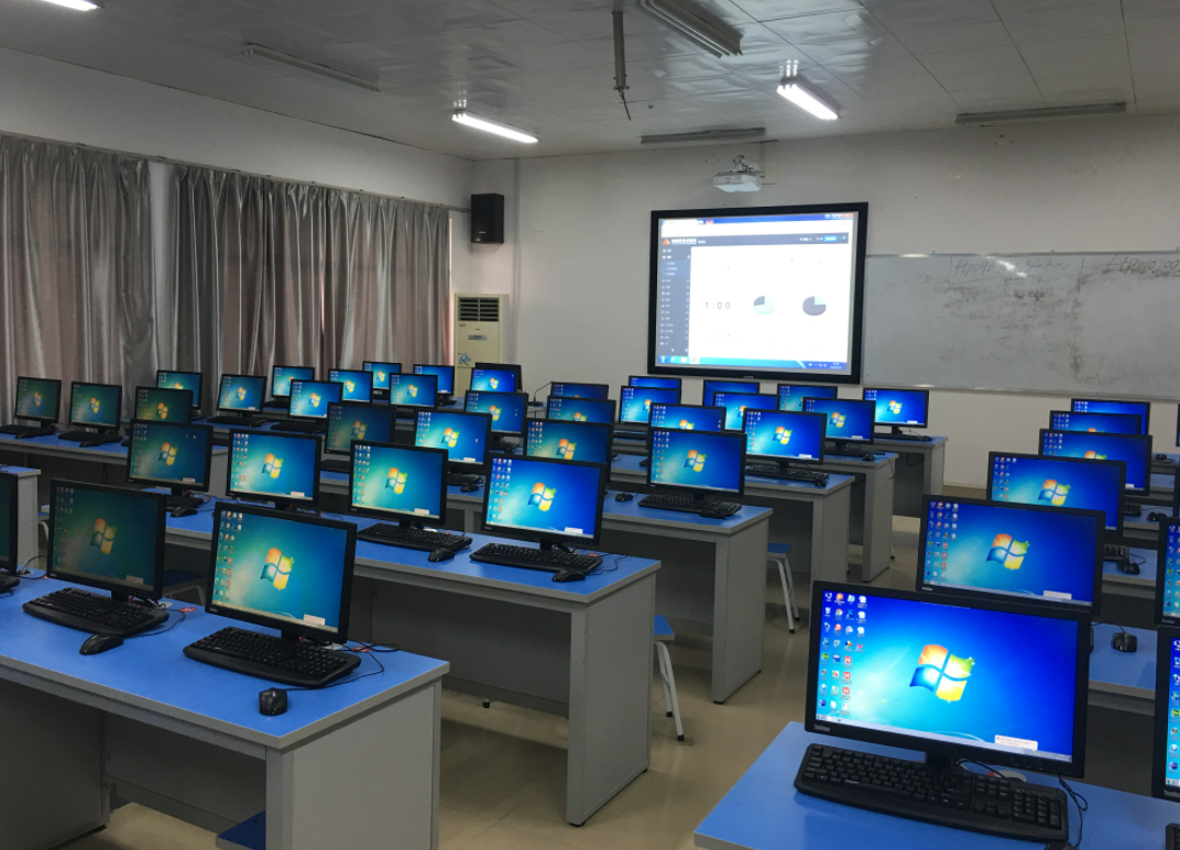 目前在信息领域中,将面临国际竞争,出现人才缺失的困境