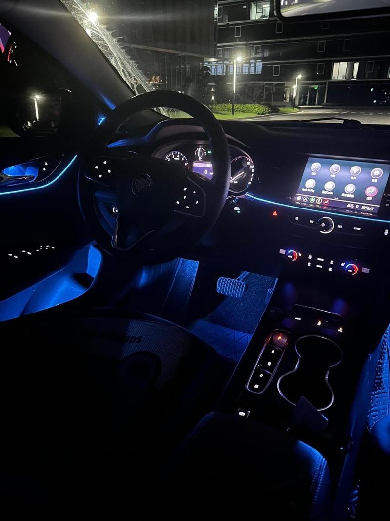 白天君威的氛围灯会亮吗?