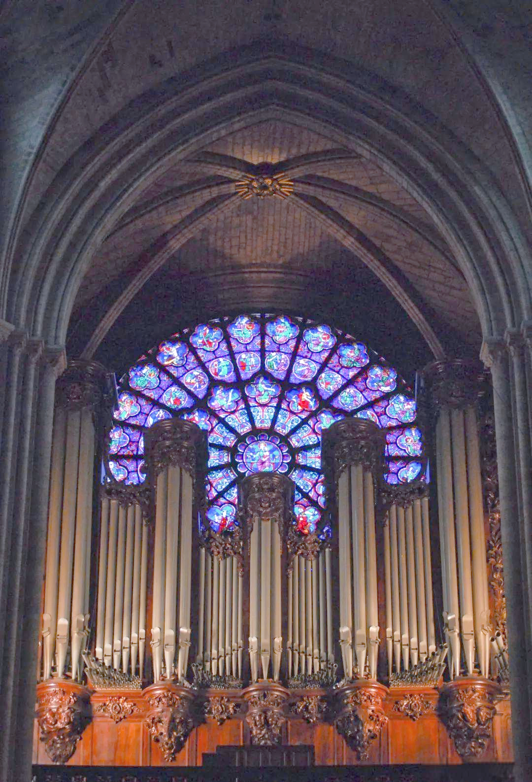 花窗玻璃:从中古到现代的多彩演变