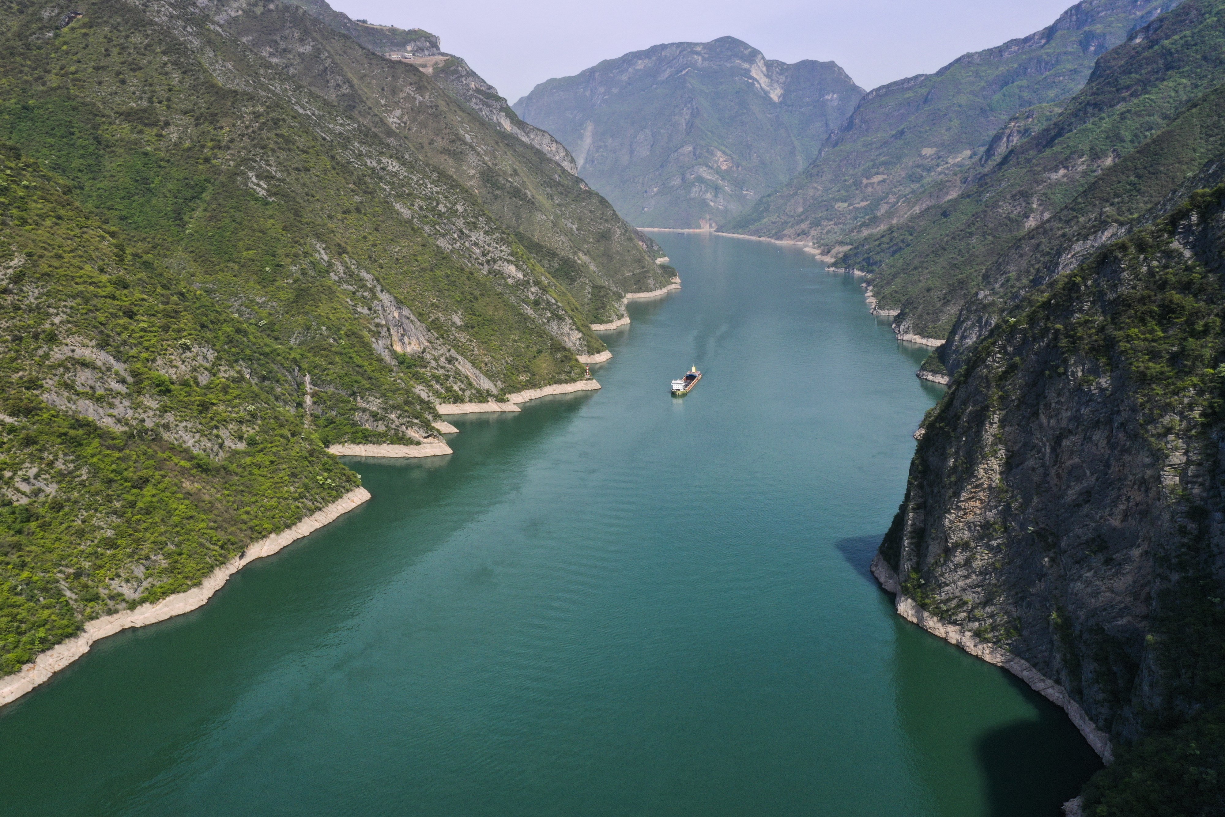 (美丽中国)一江碧水 两岸青山