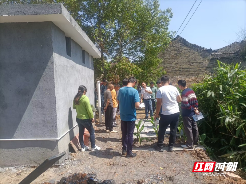 宜章黄沙镇:推行"首厕"过关02全面推进农村"厕所革命"