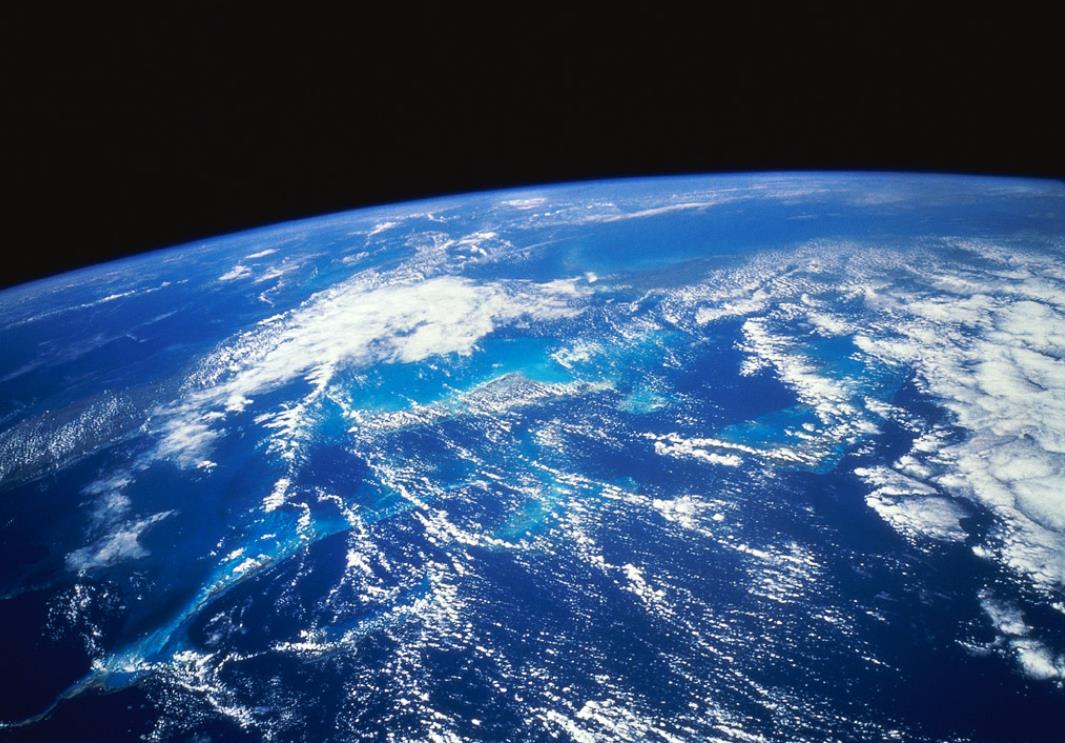 太平洋占地球面积三分之一,把地球上的水都抽掉,地球会变形吗?