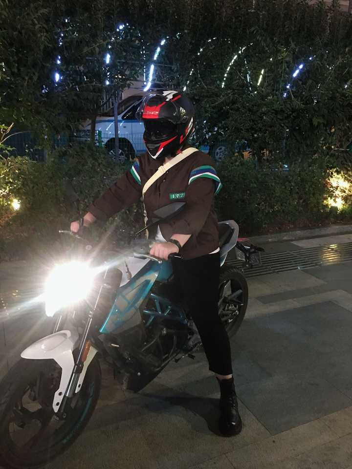 新手女生入春风nk150,250,还是本田190好?