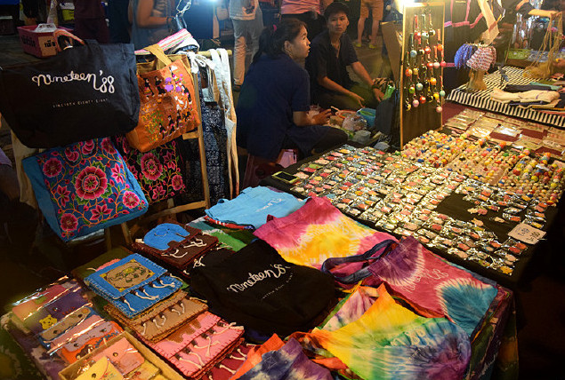 泰国:闲逛清迈周末夜市