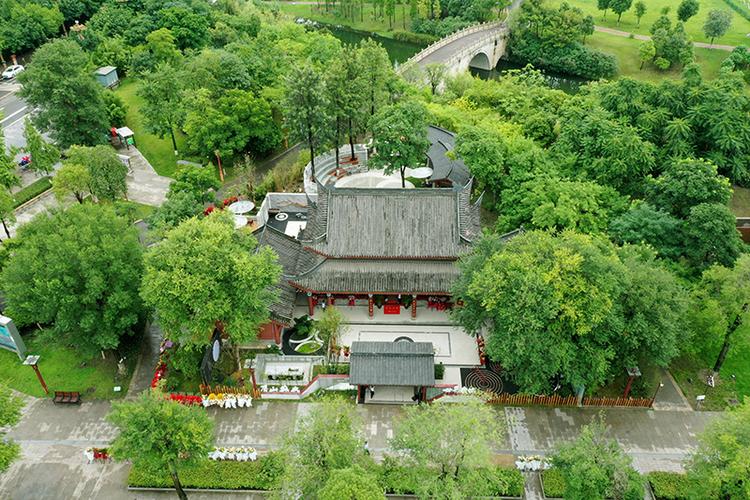 知行图书店（行知书店营业时间） 知行图书店（行知书店业务
时间）《知行图书旗舰店》 中国图书