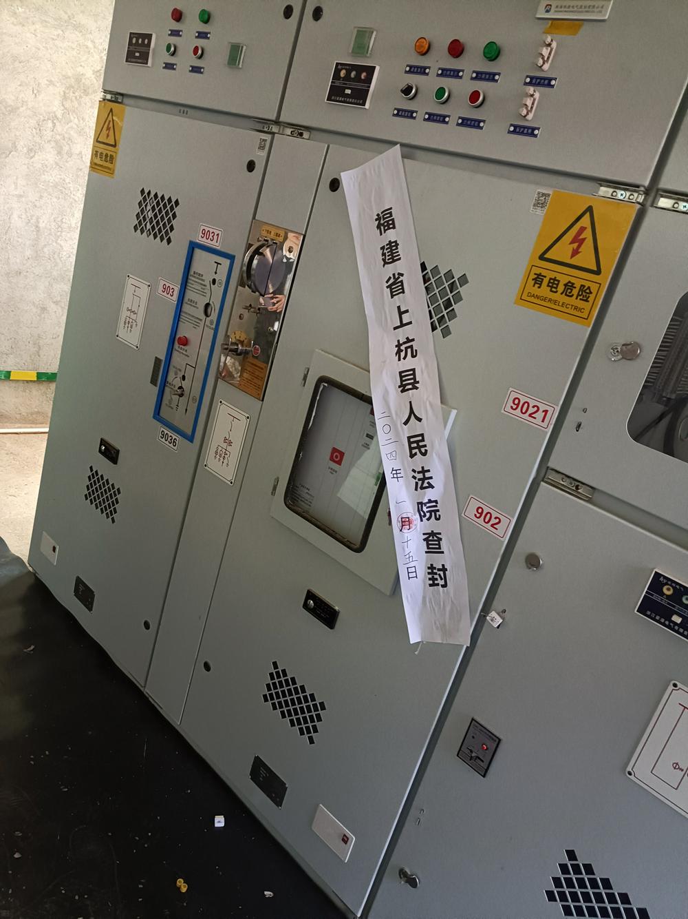 设备贴上封条 怀崽母猪也卖 傲农生物命悬一线?|深度调查