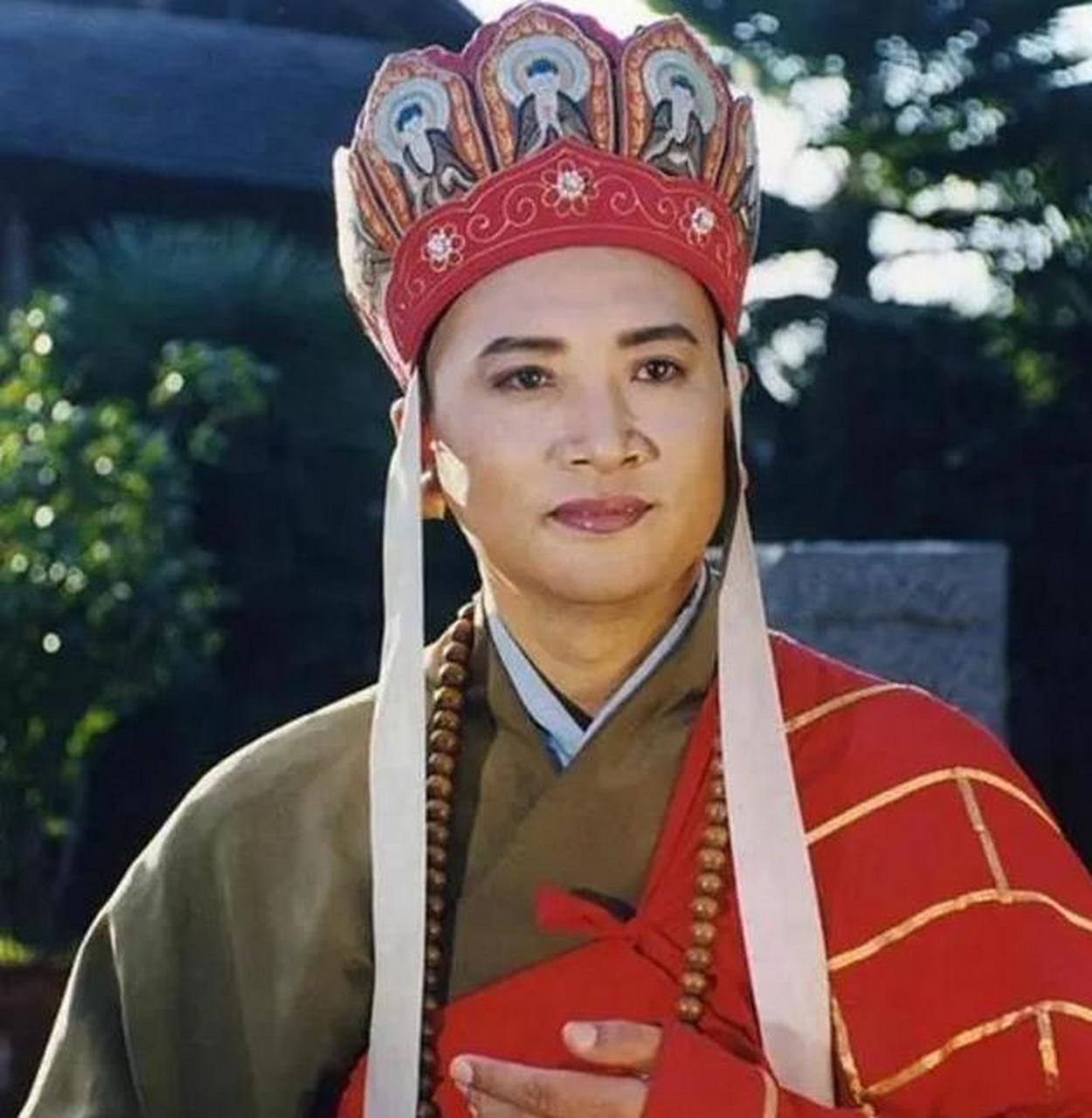 陈丽华对迟重瑞说道:"迟先生,我们家的家规比较多,所以我给你提三个